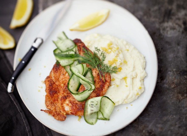 Wienerleike, sitruunamuusi ja mummon kurkut