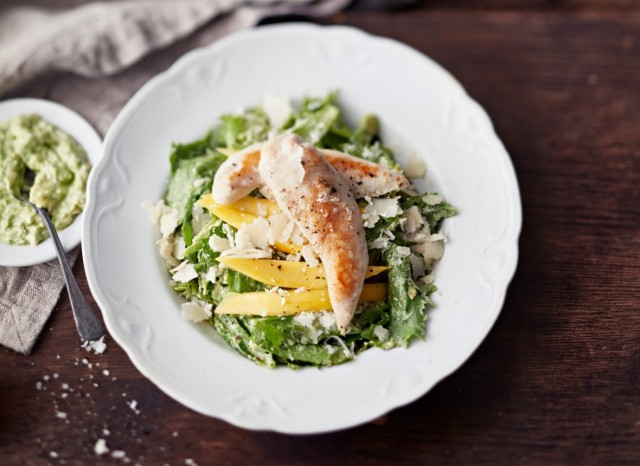 Kesäinen avokadocaesar